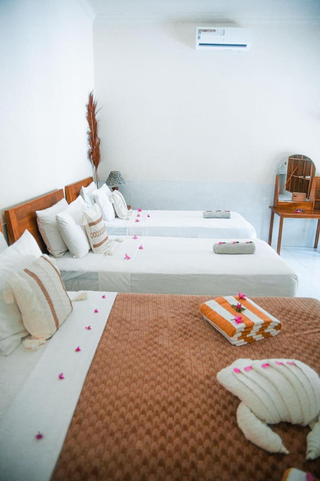 Hakuna Matata Resort Gili Air Exterior photo