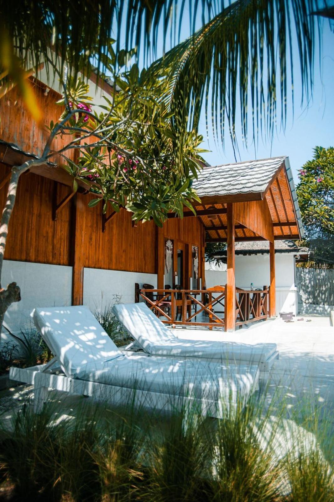 Hakuna Matata Resort Gili Air Exterior photo